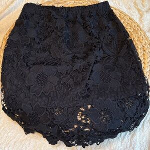 ✨Bundle 2 for $20 🏷️ | Elegant Black Lace Pencil Skirt - Size Medium